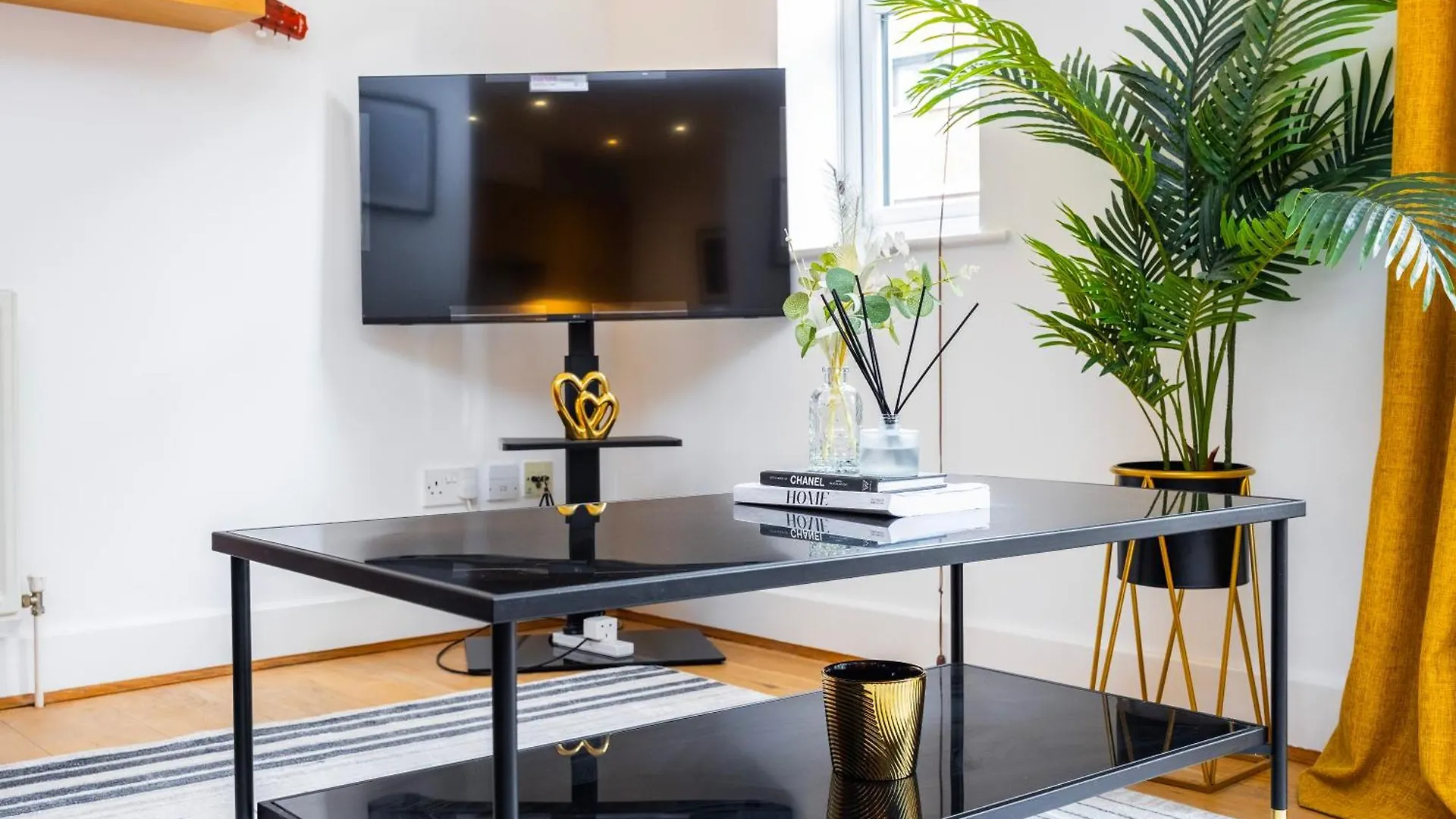 Cozy City Haven - Bright 2Br Apartment, Central Stay Next To Major Station 伦敦