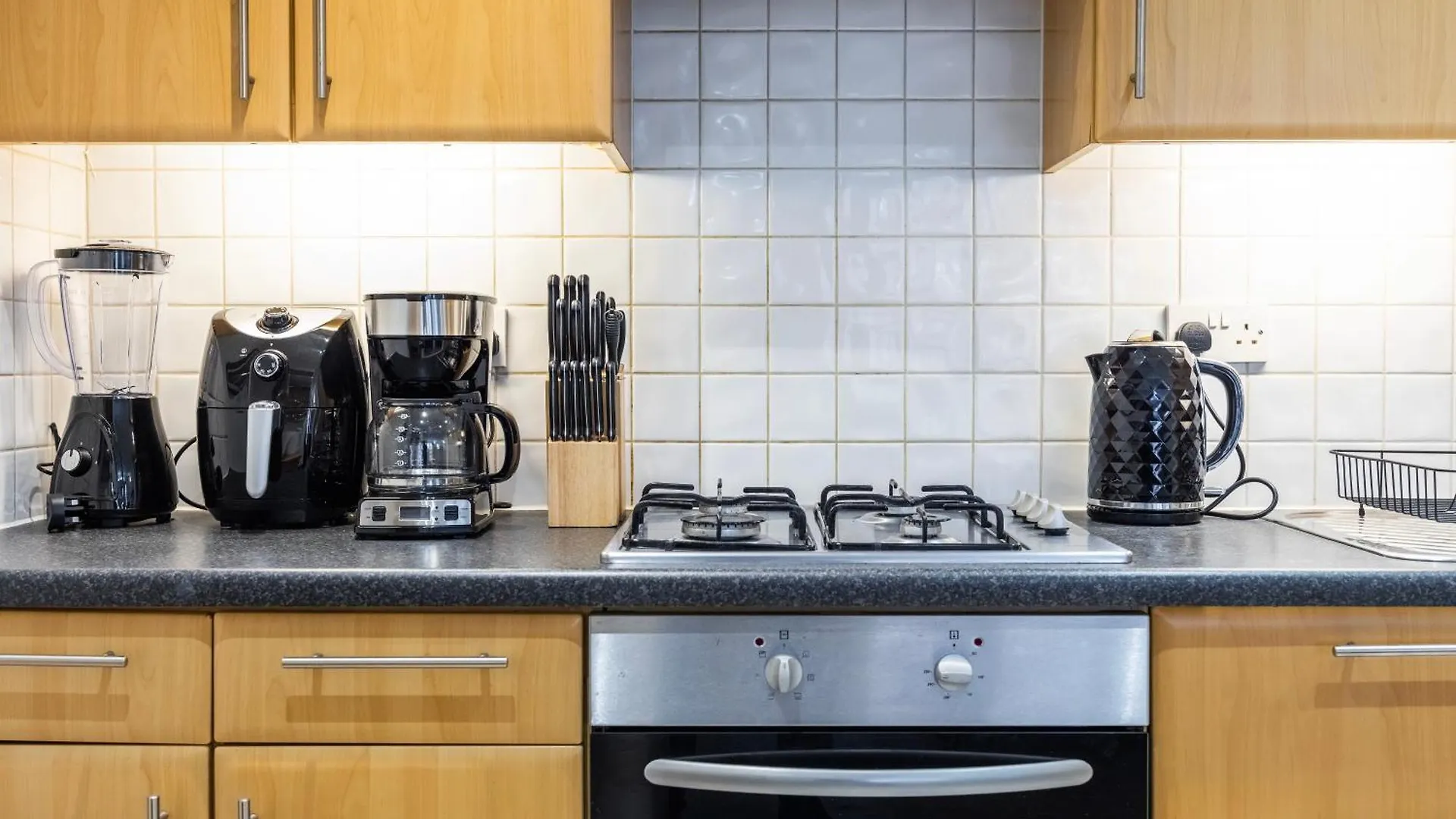 Appartement Cozy City Haven - Bright 2Br Apartment, Central Stay Next To Major Station Londen