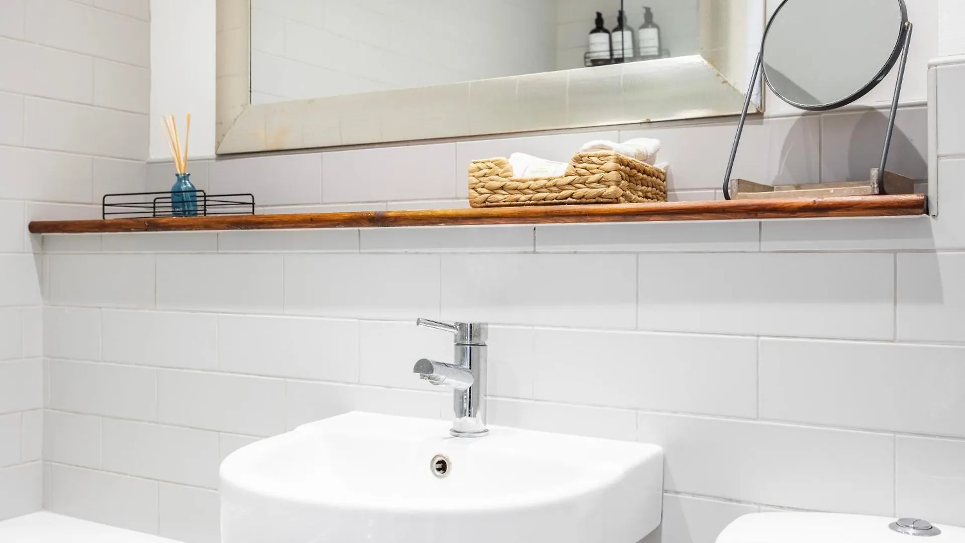 Appartement Cozy City Haven - Bright 2Br Apartment, Central Stay Next To Major Station Londen Verenigd Koninkrijk