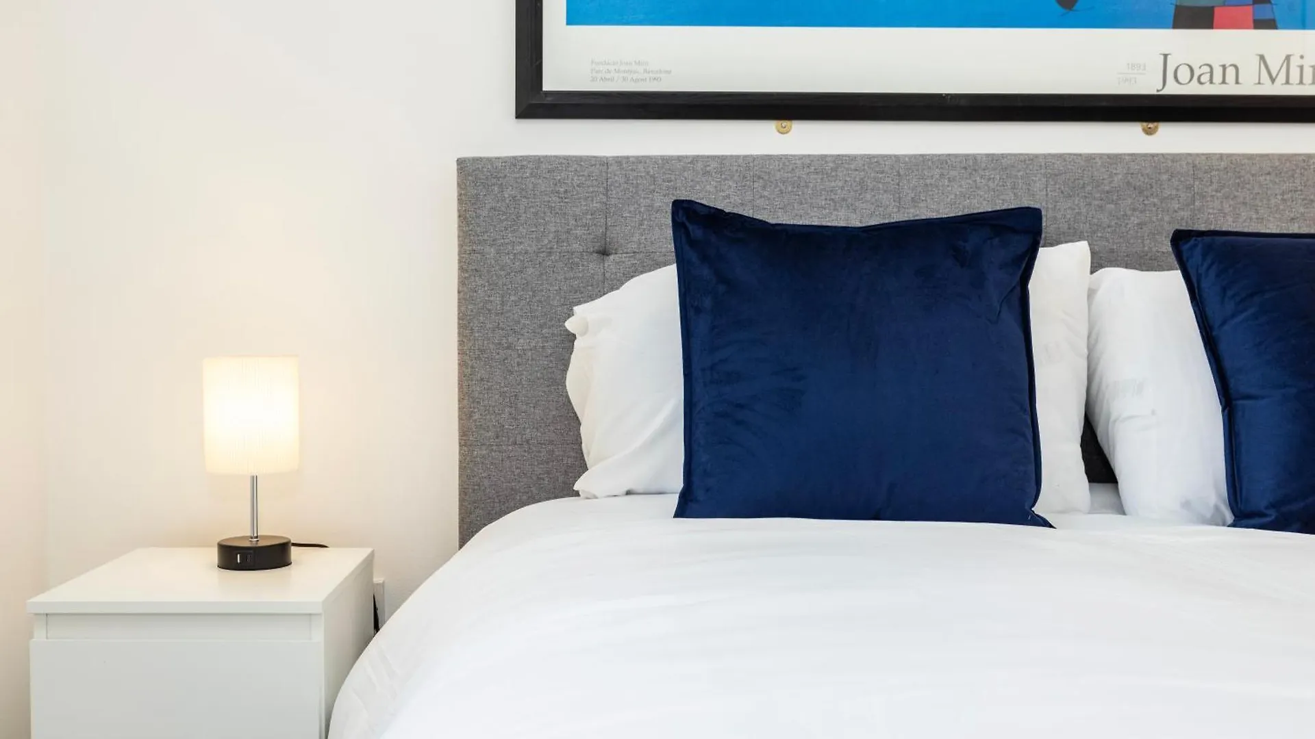 Cozy City Haven - Bright 2Br Apartment, Central Stay Next To Major Station London 0*,