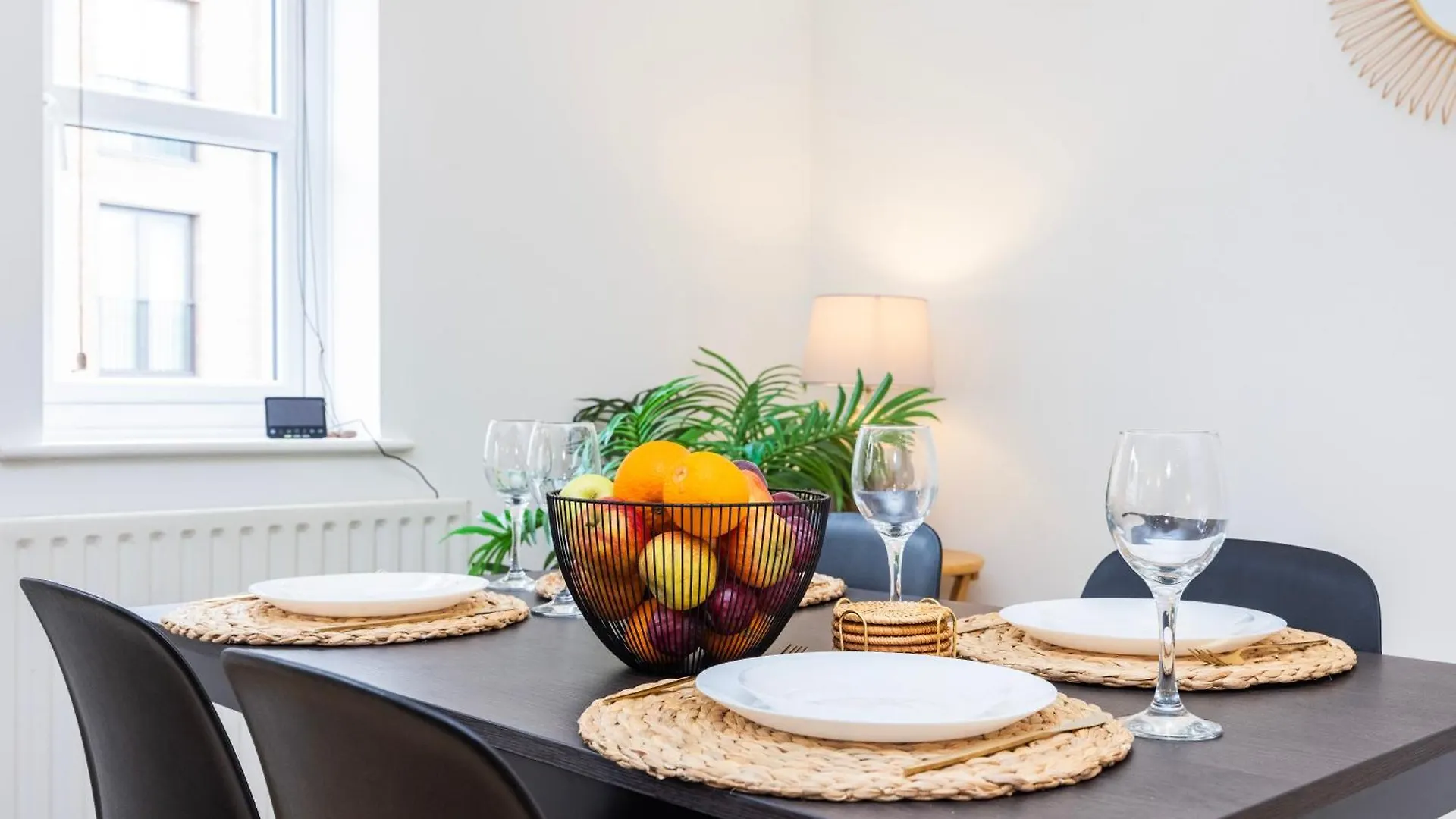 Cozy City Haven - Bright 2Br Apartment, Central Stay Next To Major Station London 0*,  United Kingdom
