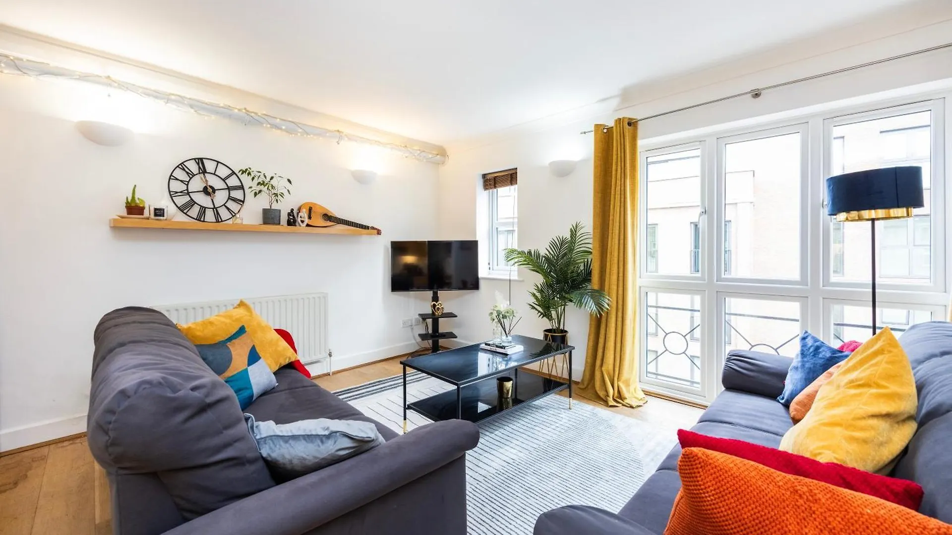 Cozy City Haven - Bright 2Br Apartment, Central Stay Next To Major Station London
