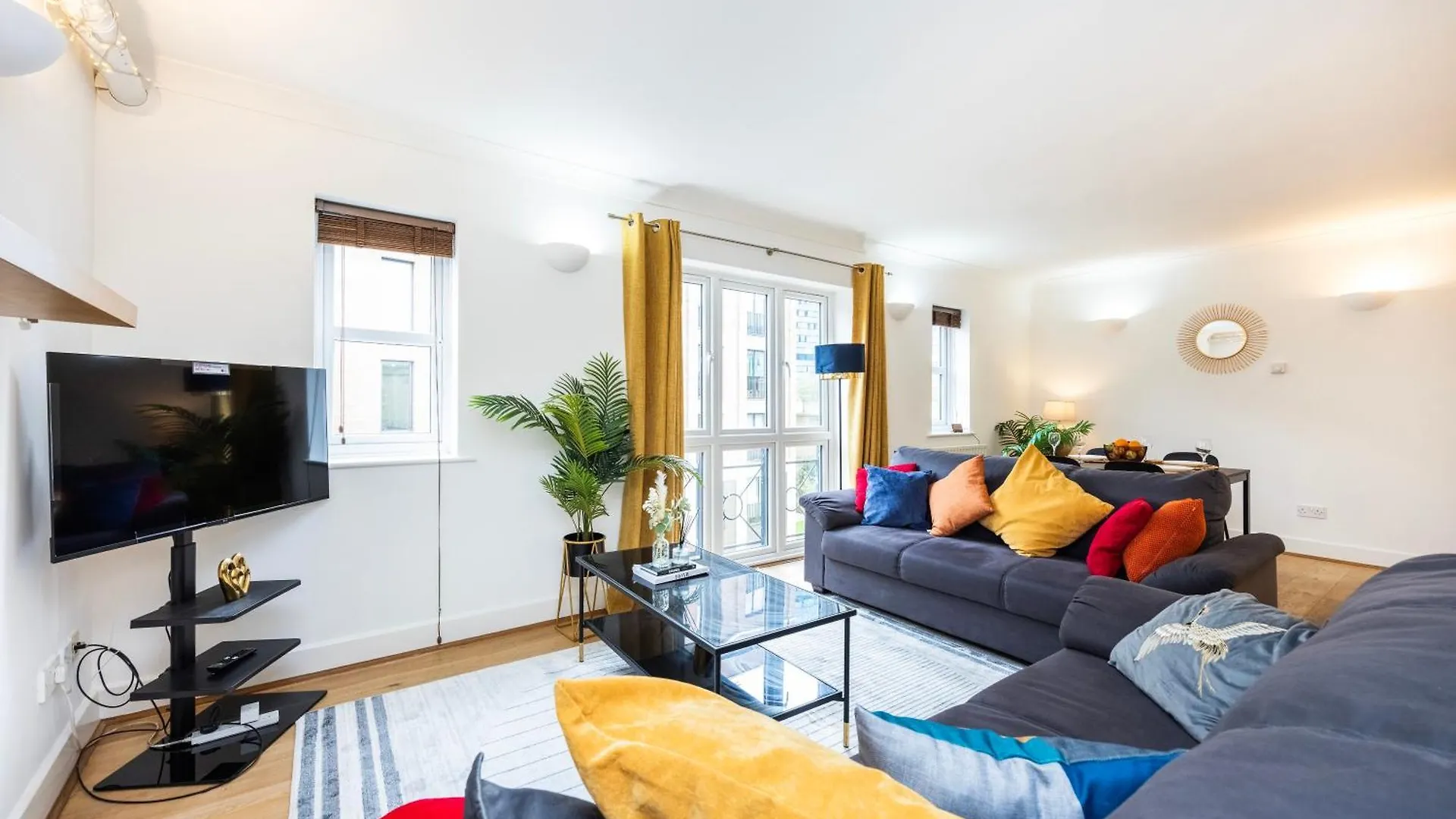 Apartment Cozy City Haven - Bright 2Br Apartment, Central Stay Next To Major Station London