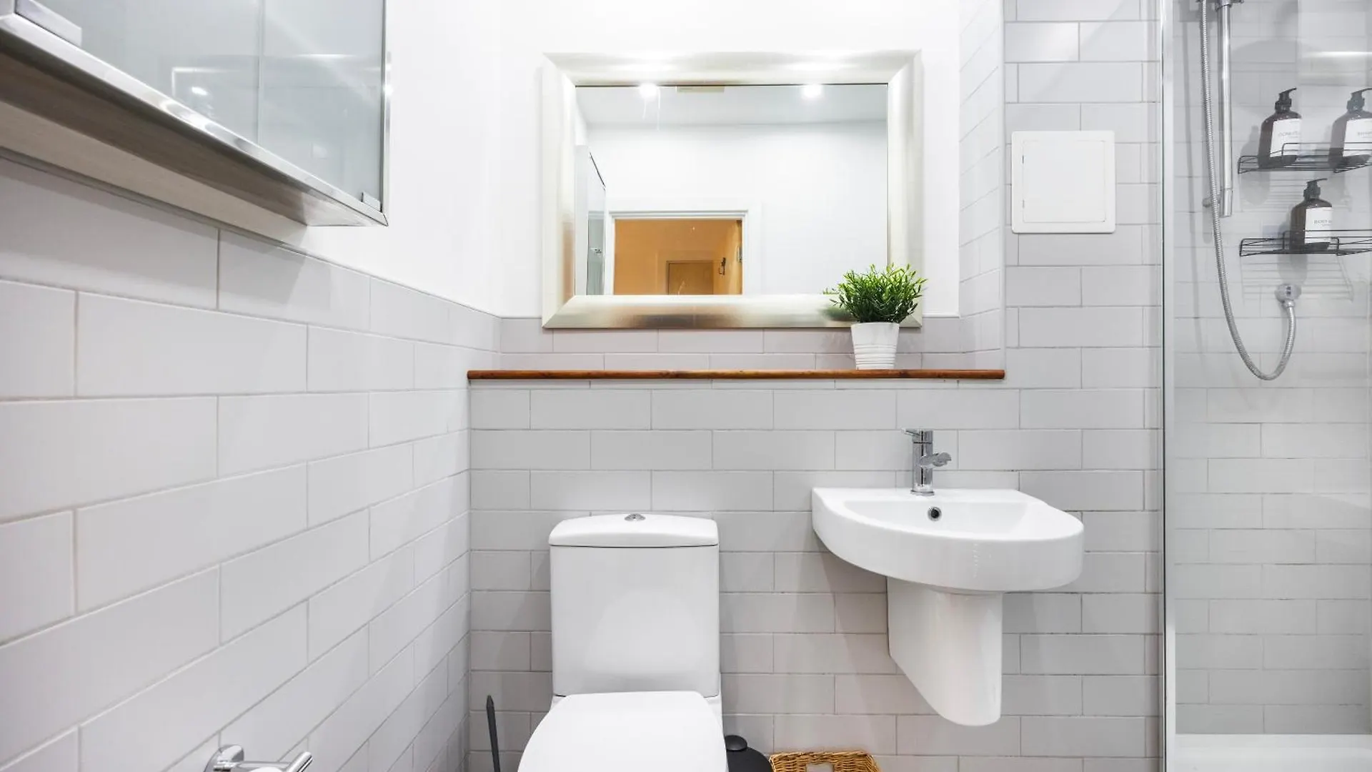 Cozy City Haven - Bright 2Br Apartment, Central Stay Next To Major Station London United Kingdom