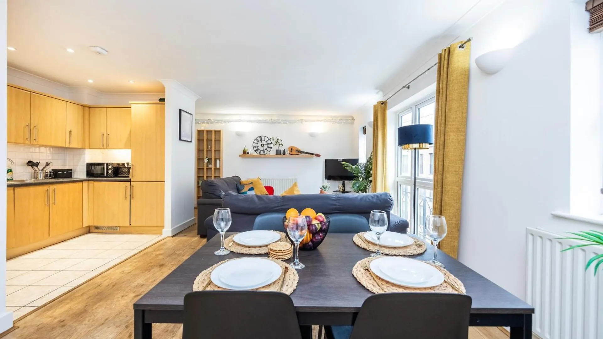 Cozy City Haven - Bright 2Br Apartment, Central Stay Next To Major Station London