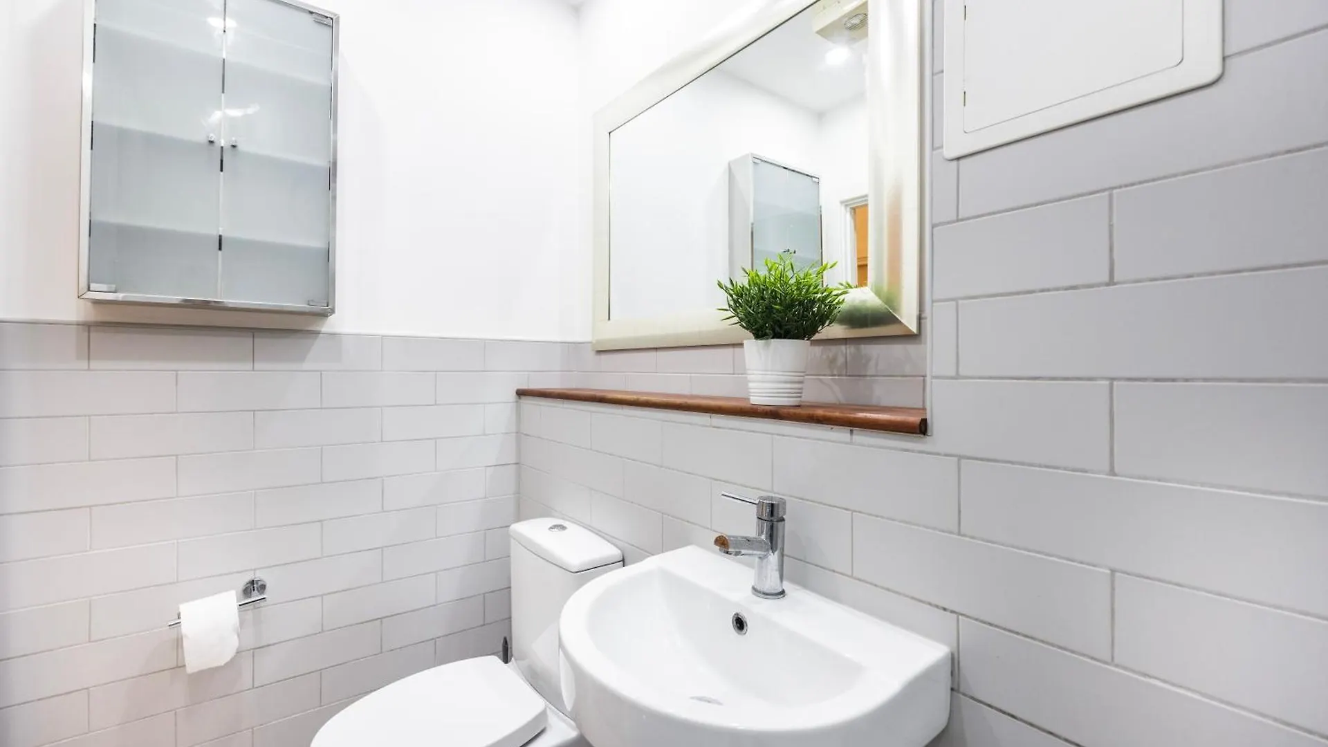 Apartment Cozy City Haven - Bright 2Br Apartment, Central Stay Next To Major Station London