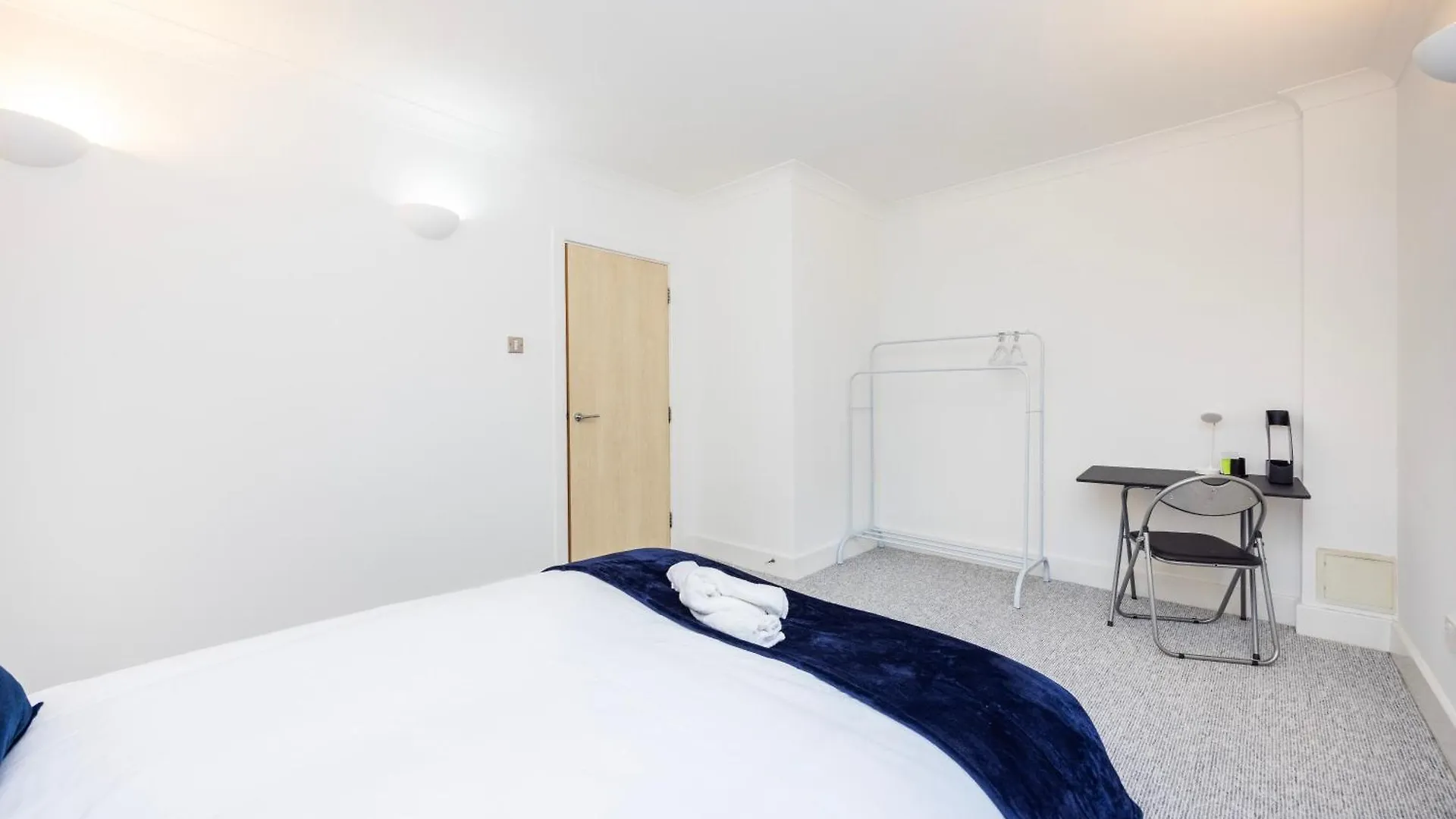Apartment Cozy City Haven - Bright 2Br Apartment, Central Stay Next To Major Station London